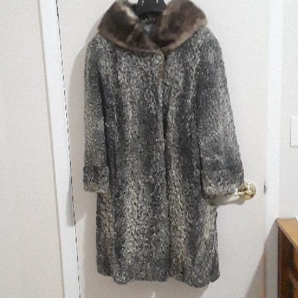 Calp's Vintage Jackets & Blazers - Lush Lamb Fur Coat, Authentic, Excellent Condition, S-M